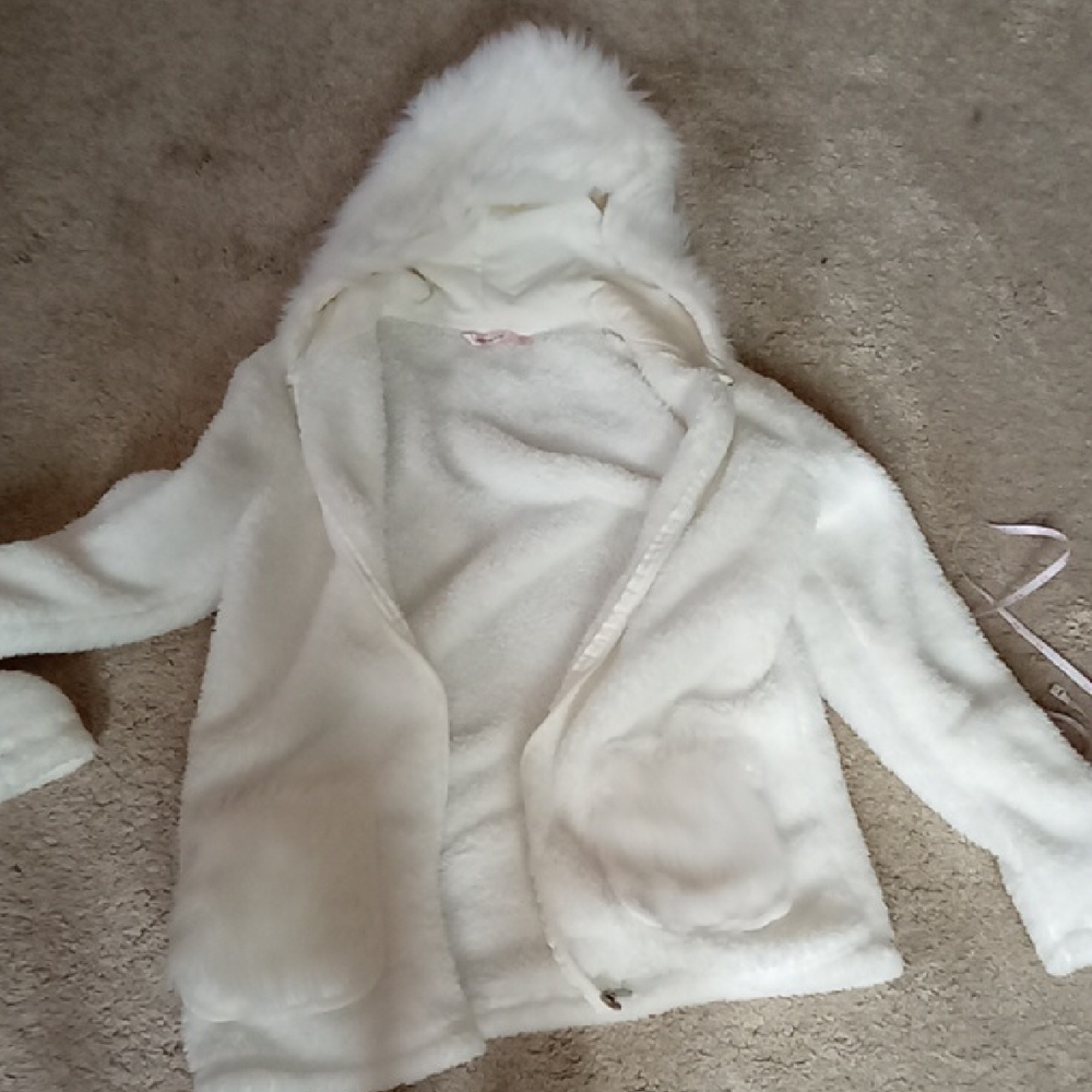 COPY - Chic White Faux Fur Hooded Coat
